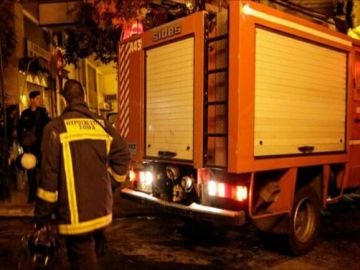 Διασωληνωμένο το βρέφος που εντοπίστηκε μέσα στο διαμέρισμα που κάηκε