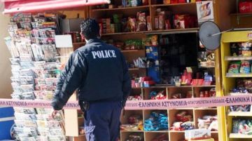 Συνελήφθησαν δύο 26χρονοι ημεδαποί για ένοπλες ληστείες σε περίπτερα και κλοπές αυτοκινήτων.