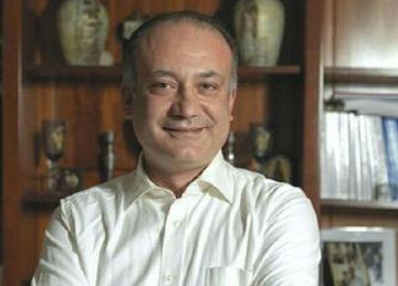 Ένας άγιος χωρίς ράσο (της Έλενας Ακρίτα)