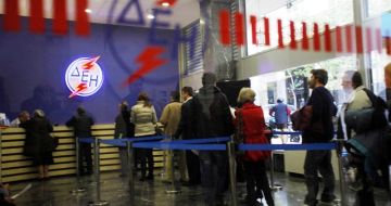 ΔΕΗ: Περισσότερα καταστήματα ανοιχτά απόγευμα και Σάββατο
