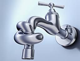 Φραγή στην παροχή νερού βάζει η ΕΥΔΑΠ στους κακοπληρωτές