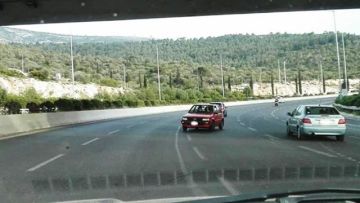 Απίστευτο: Οδηγούσε ανάποδα στην Περιφερειακή Υμηττού!