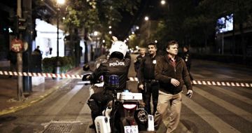 Μαχαίρωσαν γιατρό για ένα κινητό στο Γκάζι 