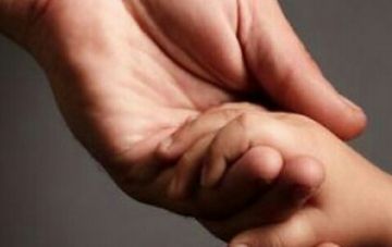 Η μικρή Ιόλη χρειάζεται την βοήθειά μας. Μπορείτε να προσφέρετε;