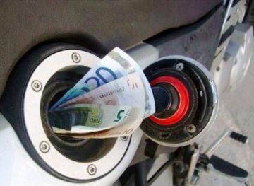 Φωτιά στα καύσιμα- Ο τουρισμός εκτοξεύει τις τιμές στα νησιά στα 2 ευρώ.