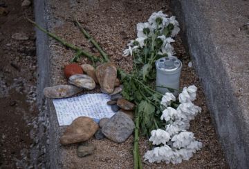 Ραγίζει καρδιές: Πάνω σε βράχο το μήνυμα των γονιών για το 6 μηνών βρέφος που «έσβησε» στη φωτιά 