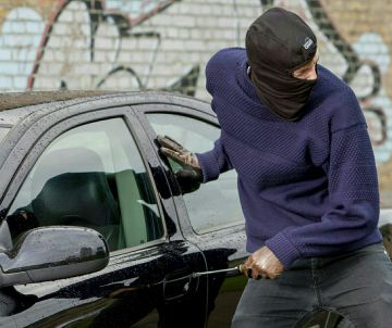 Συνελήφθησαν δύο (2) αλλοδαποί για διαρρήξεις-κλοπές από αυτοκίνητα στη Γλυφάδα