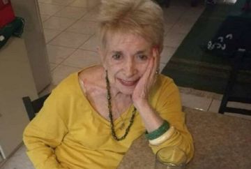 Πέθανε η στιχουργός και συγγραφέας Σάσα Μανέτα.