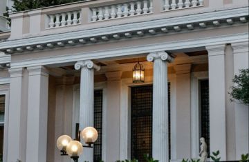 Προσαγωγή στο αστυνομικό τμήμα του προεδρείου των εργαζομένων στην εστίαση