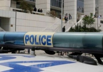 Συνελήφθη 45χρονος αλλοδαπός, ο οποίος ενέχεται σε υπόθεση ανθρωποκτονίας και απόπειρας ανθρωποκτονίας έξω από μπαρ στη Γλυφάδα τον Οκτώβρη του 2017