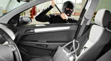 Σπείρα είχε ρημάξει δεκάδες αυτοκίνητα στα νότια προάστια – Δύο συλλήψεις