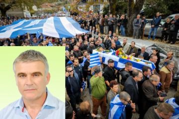 Ο Ανδρέας Κούρτης μέσα στους δώδεκα που προσήχθησαν από την Αλβανική αστυνομία.