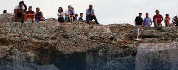 Επίθεση με βαριοπούλες στην Πνύκα