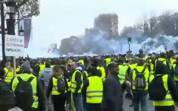 Νίκη για τα κίτρινα ''γιλέκα''! Η Βουλή ''πάγωσε'' τον φόρο στα καύσιμα μέχρι το 2022