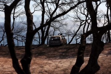 Οι οικοδομικές άδειες αργούν, απαντά η κυβέρνηση στους πυρόπληκτους της Αττικής