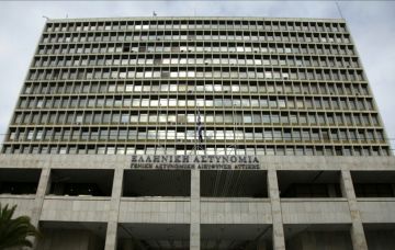 Θράσος: Προσπάθησαν να ληστέψουν γυναίκα έξω από τη ΓΑΔΑ