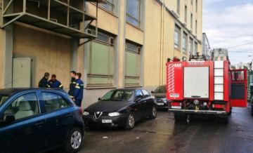 Θρίλερ με δίδυμα σε φλεγόμενο διαμέρισμα στην Καλλιθέα