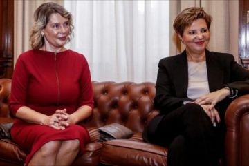 Τα λόγια είναι περιττά. ''4 ομπρέλες 500 ευρώ για την προστασία της κόμης''