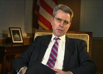 Oμάδα νεαρών έγραψε συνθήματα για τη Μακεδονία στην κατοικία του Αμερικανού πρέσβη