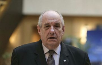 Ο Τέρενς Κουίκ έχει κάνει 70 ταξίδια σε 26 μήνες θητείας!