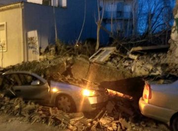 Κατέρρευσε σπίτι στο Γκάζι -  Καταπλάκωσε δυο αυτοκίνητα! 