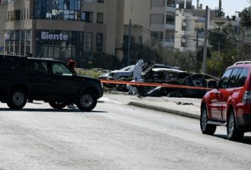 Ενδείξεις μαφιόζικης επίθεσης πίσω από την έκρηξη μυστήριο σε πάρκινγκ στη Γλυφάδα.