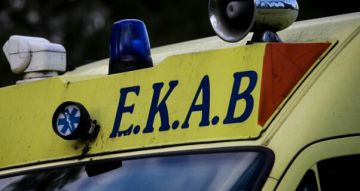 Τροχαίο με 2 τραυματίες στην Αγία Παρασκευή - Αυτοκίνητο έπεσε σε κολόνα της ΔΕΗ. 