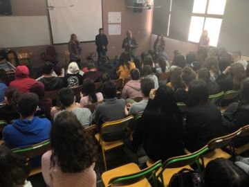 ΟΥΣΙΑΣΤΙΚΗ ΣΥΖΗΤΗΣΗ ΤΟΥ ΔΗΜΑΡΧΟΥ ΜΕ ΜΑΘΗΤΕΣ ΓΥΜΝΑΣΙΟΥ ΗΛΙΟΥΠΟΛΗΣ