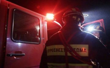 Φωτιά σε αποθήκη ξυλείας στο Κορωπί