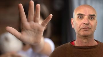Στη δημοσιότητα η φωτογραφία ειδικού θεραπευτή που κατηγορείται για σεξουαλική κακοποίηση ανηλίκων και χρήση υλικού παιδικής πορνογραφίας