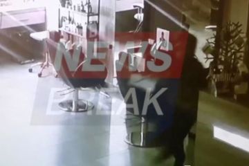 Aνήλικοι «ποντικοί» έσπαγαν βιτρίνες με καπάκια φρεατίων (video από Ηλιούπολη)