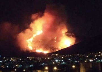 Ενισχύονται οι δυνάμεις πυρόσβεσης για την φωτιά στην Παιανία.