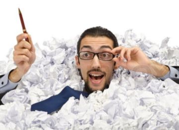 Ερευνα του ΑΠΘ: Τα παράλογα της γραφειοκρατίας - Πώς ένα στυλό από 30 λεπτά φτάνει τα 70 ευρώ