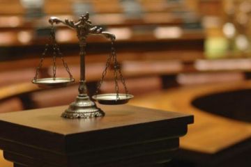 Αθώωσαν εργοδότη για χειροδικία, καταδίκασαν εργαζόμενη για απειλές