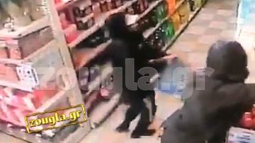 Μπουκαδόροι με... αδυναμία στο αλκοόλ εισέβαλαν σε γνωστό super market στο Νέο Φάληρο