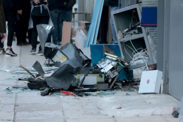Ανατίναξαν ΑΤΜ στην Αργυρούπολη - Έφυγαν με τα χρήματα οι δράστες