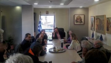 Ο ΔΗΜΑΡΧΟΣ ΗΛΙΟΥΠΟΛΗΣ ΣΤΟ ΠΛΕΥΡΟ ΤΩΝ ΚΑΤΟΙΚΩΝ ΚΑΤΑ ΤΗΣ ΝΕΑΣ ΚΕΡΑΙΑΣ ΚΙΝΗΤΗΣ