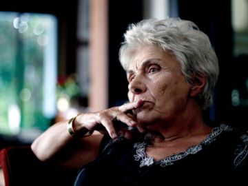 Κική Δημουλά: Υπέστη ανακοπή καρδιάς - Νοσηλεύεται διασωληνωμένη 