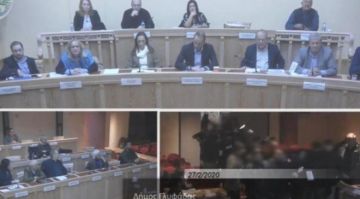 Εισβολή του φεμινιστικού τομέα του Ρουβίκωνα στο δημοτικό συμβούλιο Γλυφάδας.