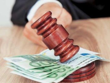 Σβήνονται πρόστιμα για την δήλωση των προεκλογικών δαπανών.