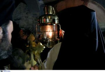 Άγιο Φως: Απαγορεύεται η διανομή του κατʼ οίκον από τους δήμους