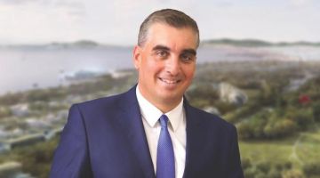 Δήμαρχος Ελληνικού: ''Δεσμεύομαι πως θα τοποθετηθεί ξανά ο Σταυρός στην Αγία Ειρήνη'''