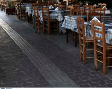 Τραπεζάκια παραέξω! Όλη η τροπολογία για τα τραπεζοκαθίσματα και αυστηρά πρόστιμα για τους παραβάτες