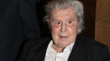 Ο Μίκης Θεοδωράκης, Επίτιμος Διδάκτορας Του Πανεπιστημίου Του Σάλτσμπουργκ