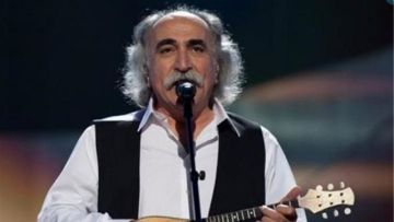 '''Εφυγε'' ο Αγάθωνας.