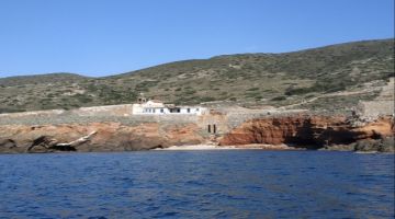 Το ΚΚΕ στήνει μνημείο στη Μακρόνησο  - Πέντε ανθρώπινες μορφές, σκιές 