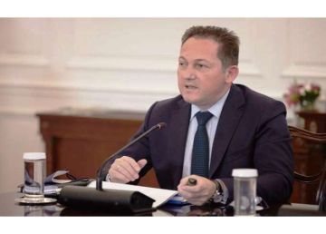 ΥΠΕΣ: Θα σφραγίζονται καταστήματα για αυθαίρετες καταλήψεις δημοσίων χώρων με τραπεζοκαθίσματα