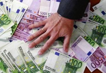 Φόρος σε όλες τις τραπεζικές συναλλαγές: Ποιοι και πόσο επιβαρύνονται