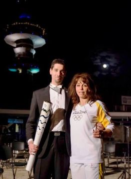 Δύο Σύμβολα του Ελληνικού Πολιτισμού δίνουν μήνυμα Ελπίδας!