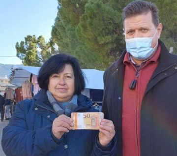 Τι ζήτησε η Κυρία που βρήκε τα 5.000 ευρώ στη λαϊκή και τα πήγε στο Αστυνομικό Τμήμα 